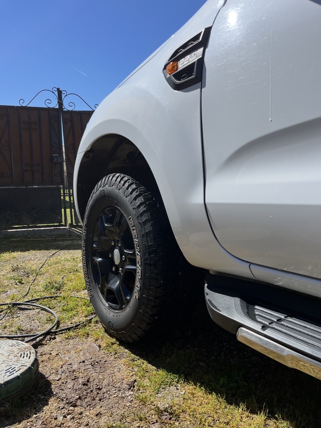 Nettoyage intérieur Ford — résultat après Top Clean 84